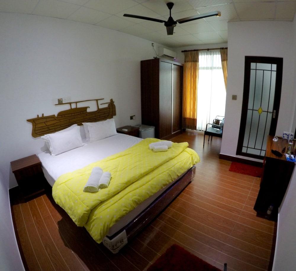 Guraidhoo Palm Inn Room