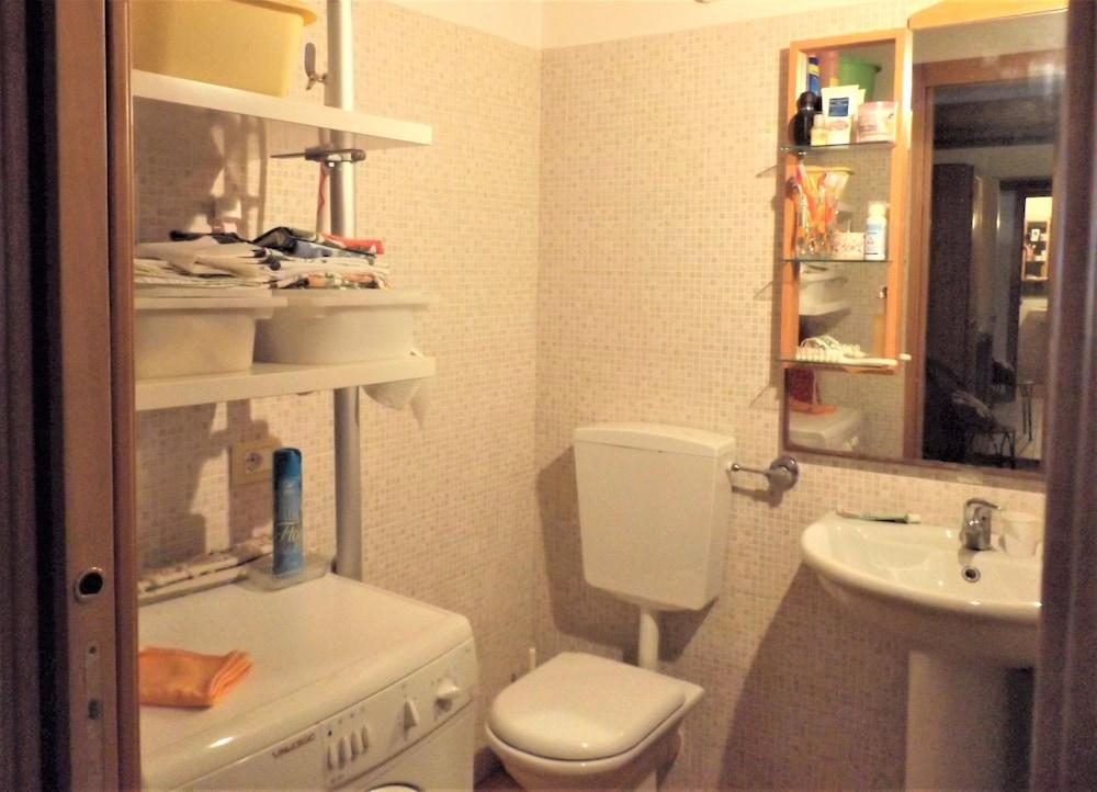 كاسا كانيفيني جاردا حمام