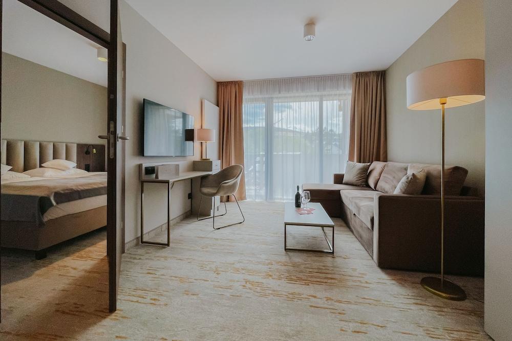 فايف سيزونز تو