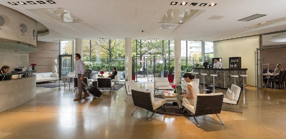 Residhome Courbevoie La Défense Lobby Sitting Area