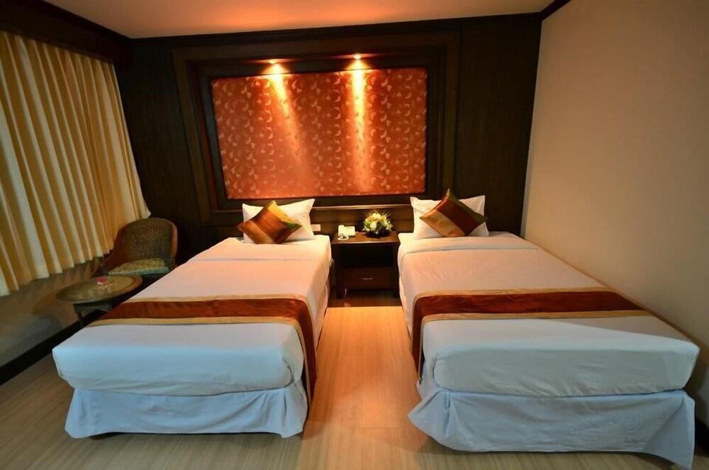 Piyaporn Pavilion Room
