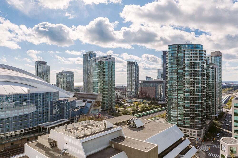 QuickStay - Gorgeous 2-Bedroom in the Heart of Downtown Exterior