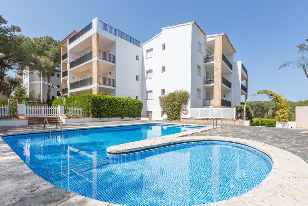 Apartment Orenetas 12 Outdoor Pool