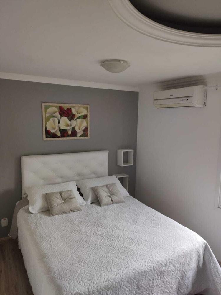 Amber 449 Room