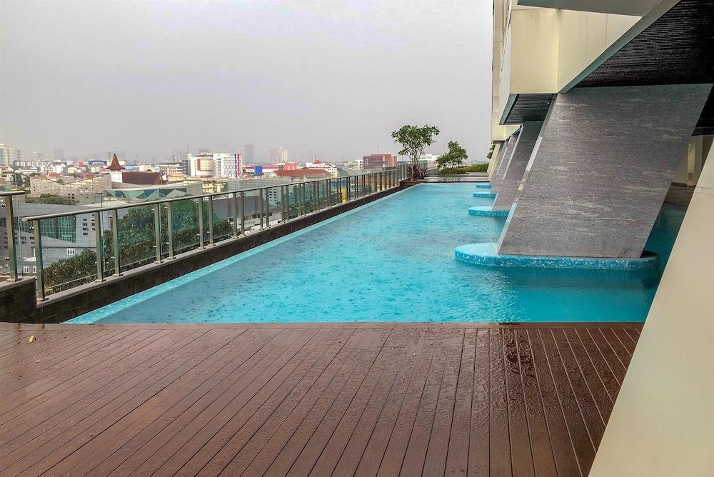 2BR Deluxe and Modern Menteng Park Apartment Outdoor Pool