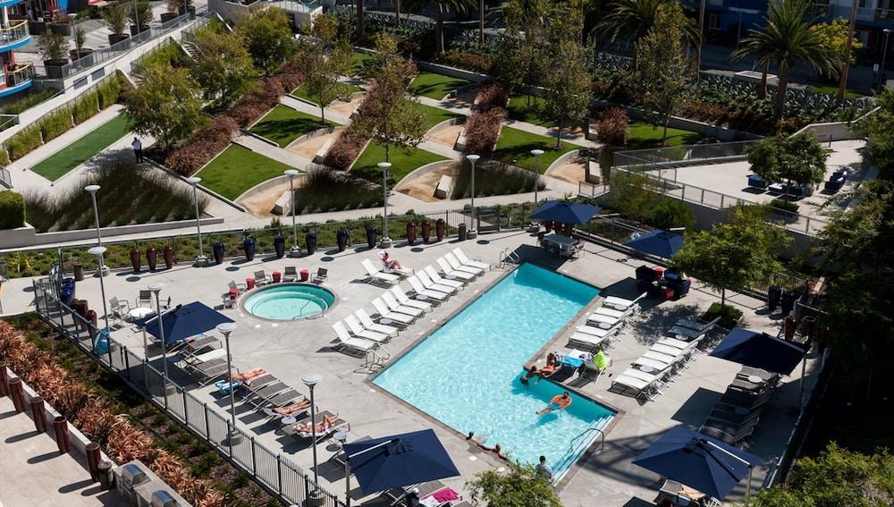 جلوبال لاكشري سويتس في مارينا ديل راي حمام سباحة مكشوف