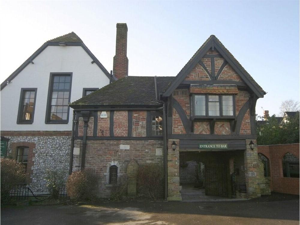 فيليدج هاوس كوتشينج إن المنطقة الخارجية