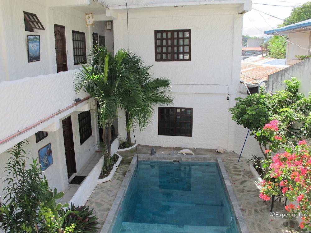 Scandi Divers Outdoor Pool