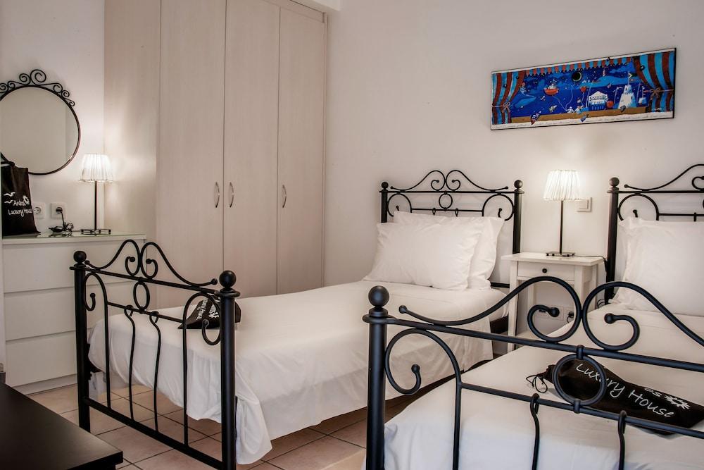 Luxury Family Apartment - Pool, Seaview, 200m Beach