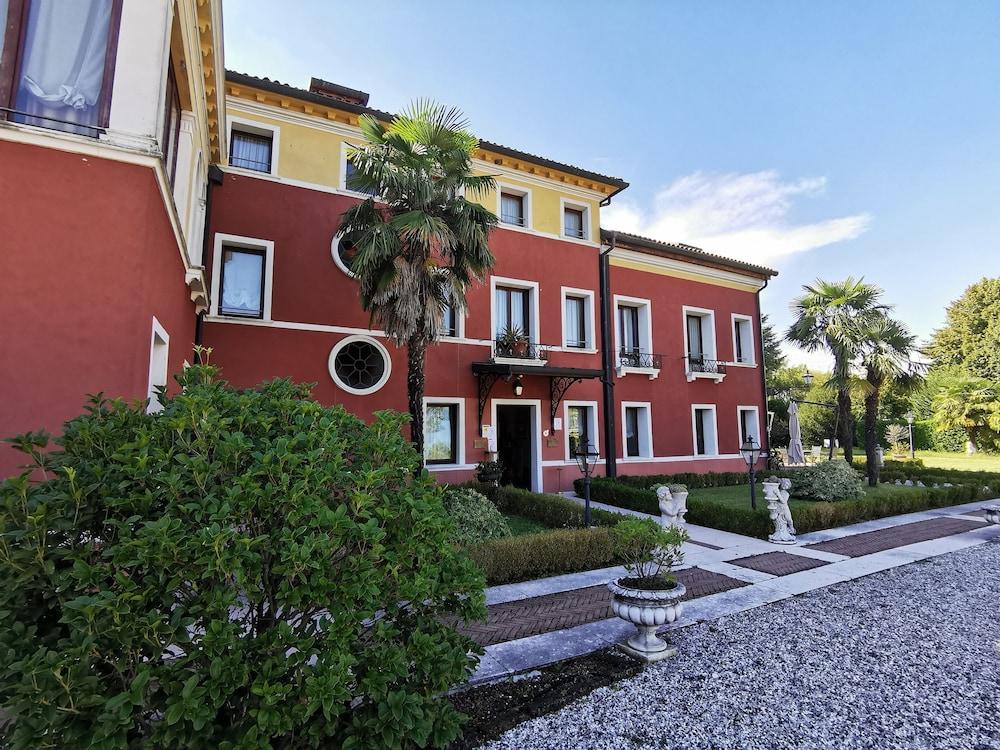 بارك هوتل فيلا فيسيني المنطقة الخارجية