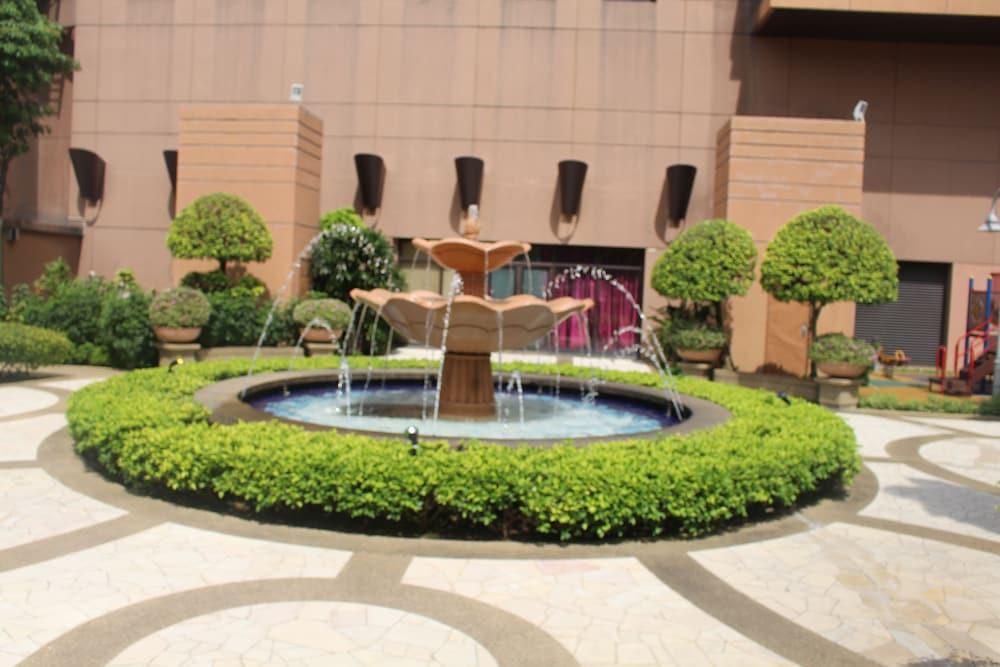 جراند سيرفيس سويت آت تايمز سكوير الصورة الأساسية