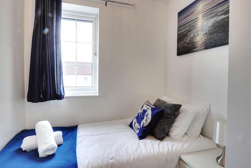 Walter Place Room