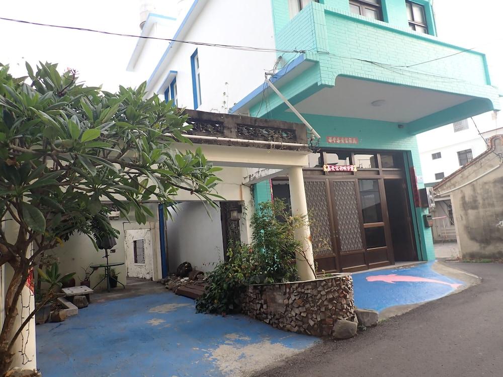 دا بينج باي هوم ستاي الصورة الأساسية