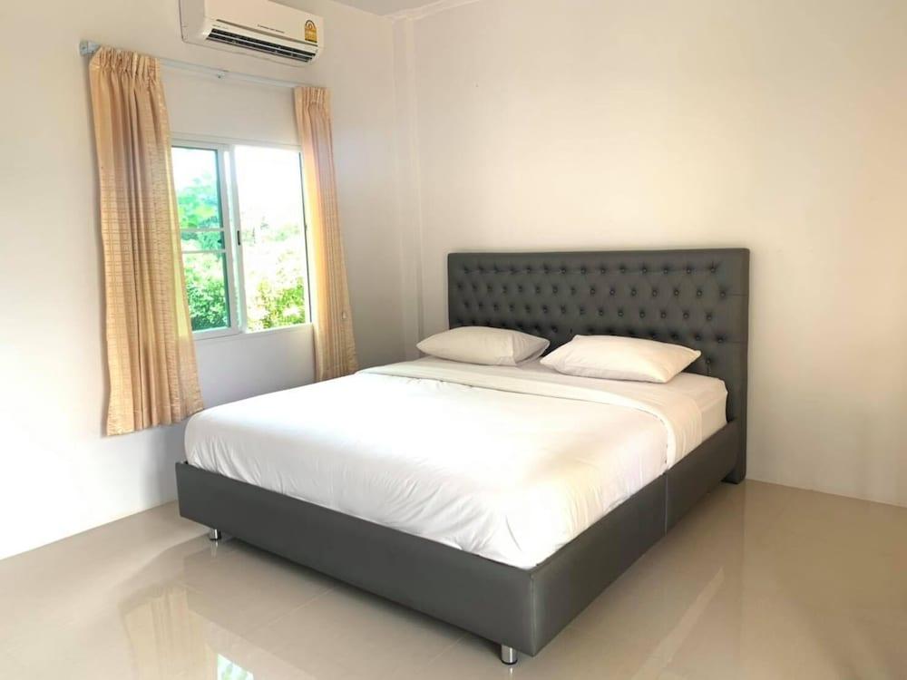 Jirawadee Resort Room
