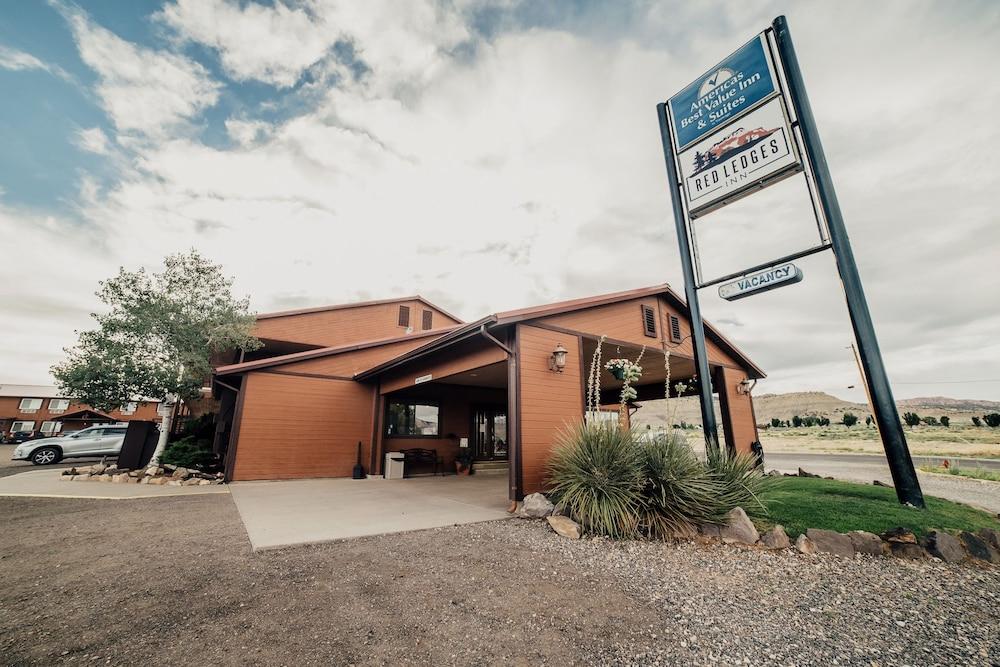 Red Ledges Inn Exterior
