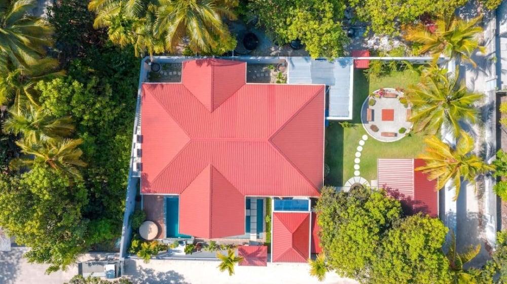 Alafehi Retreat Luxury Villas with Pool Access Exterior