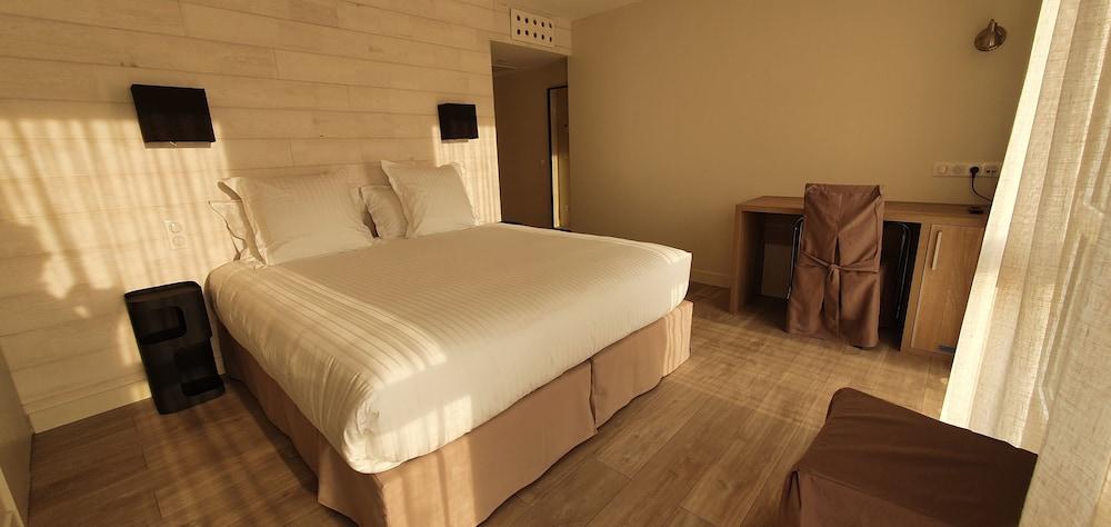 Logis Hotel La Closerie Room