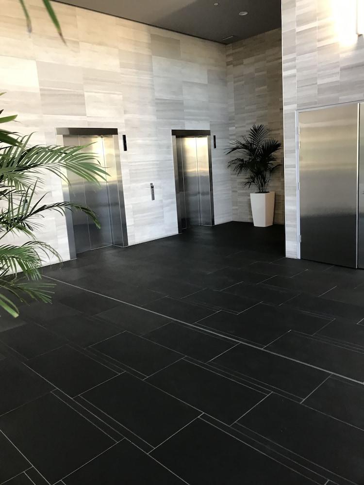 Adelaide Vue penthouse. Lobby