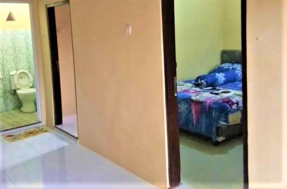 Mampir Kawah Ijen Guest House Room