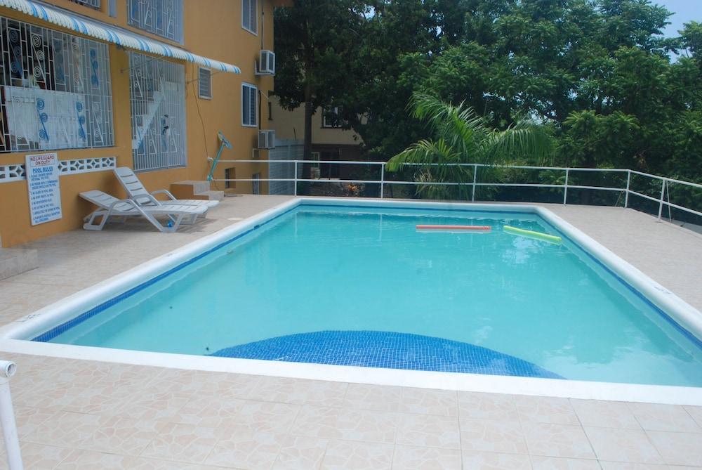 Enchanted Villas and Guest House Outdoor Pool