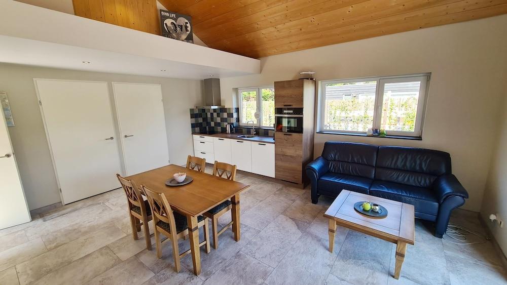 بيتش سايد جيتاواي ويذ جاردن آند باربيكو