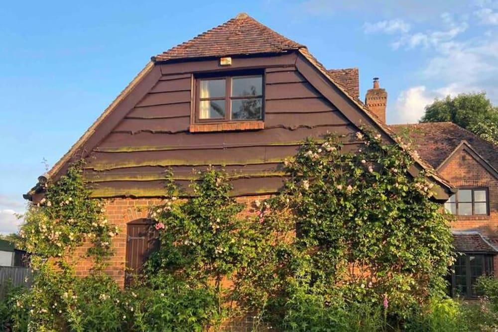 كوزي رورال ريتريت، سليبس 3 آند بيتفريندلي