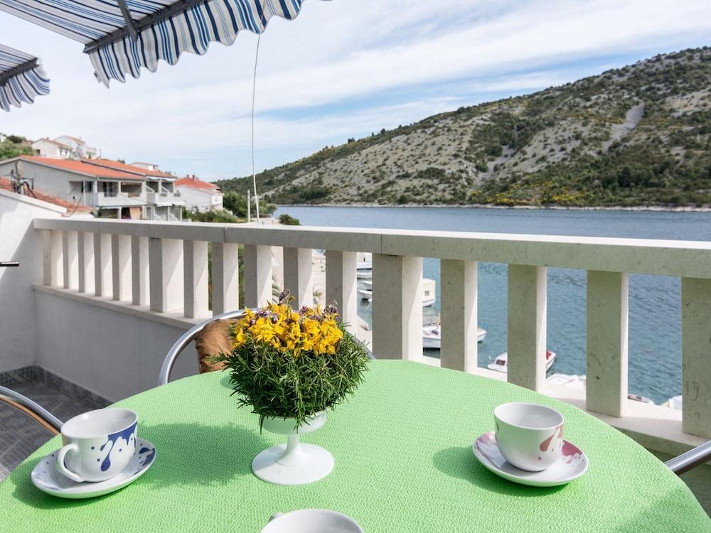 Miranda - Quiet & Next to the sea - A4