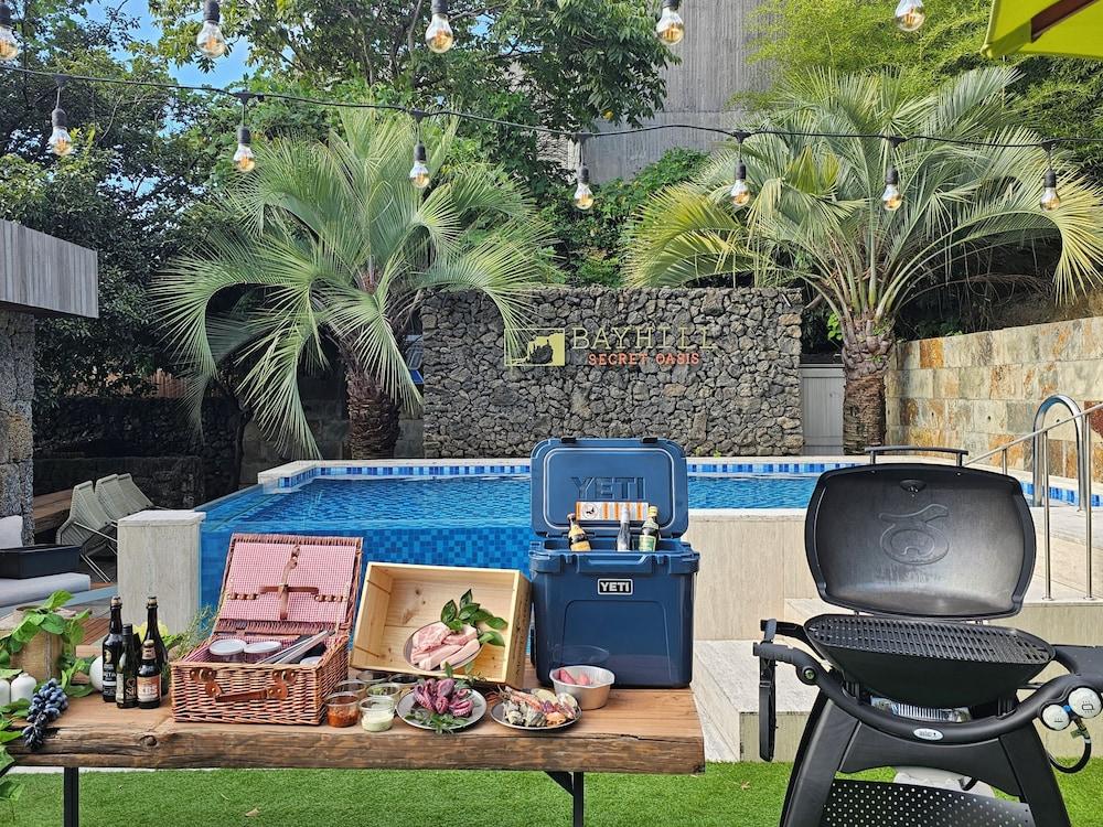 باي هيل بوول آند فيلا