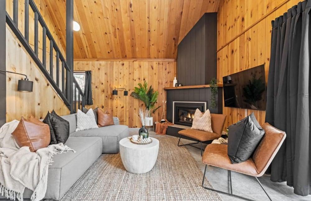 The Matterhorn No Service Fees Hottub Fire Pit