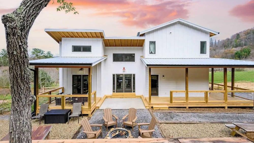 Idyllic Mountain by Avantstay Outdoor Living