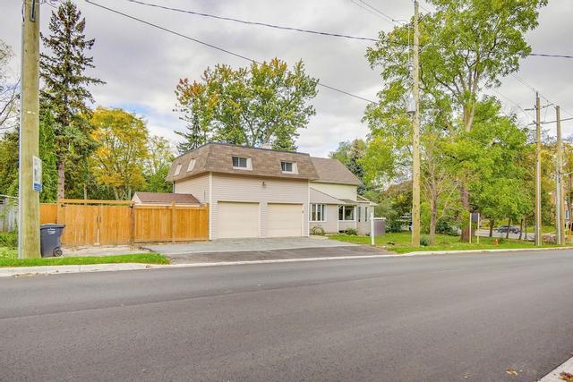 Room in Guest Room - Serene Retreat in Brampton - Private Room With City Views
