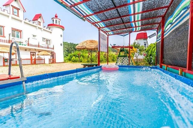 ويندميل آند لايت هاوس بينشن