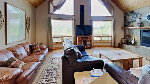 Royal Buffalo Lodge 3 Bedroom Home by Redawning