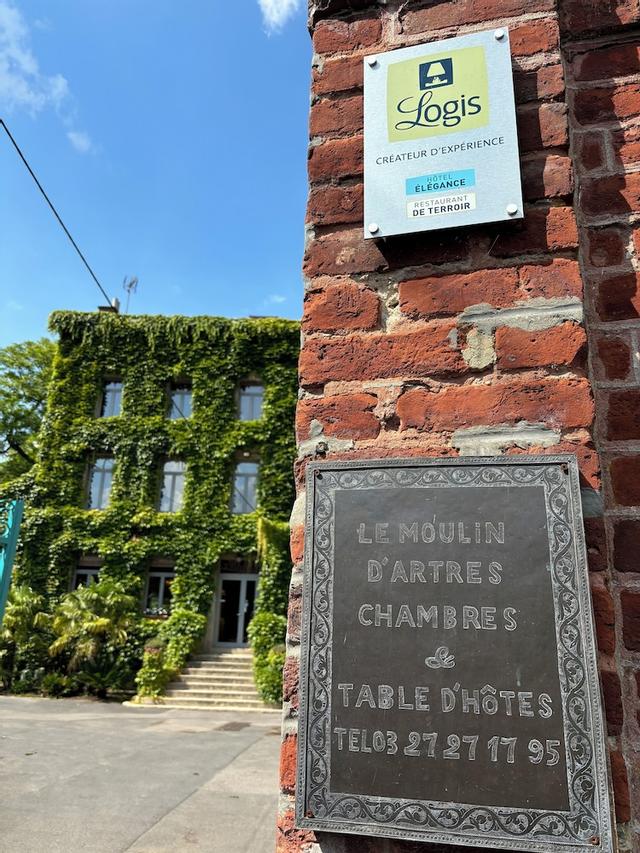 لوجي أوتل ريستوران لو مولان دارتريس