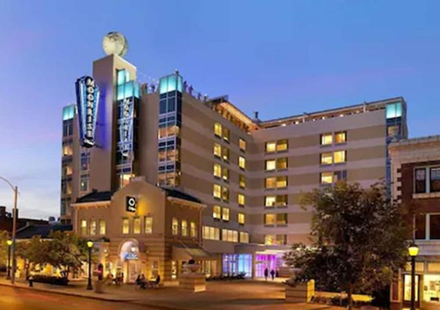 مونرايز هوتل