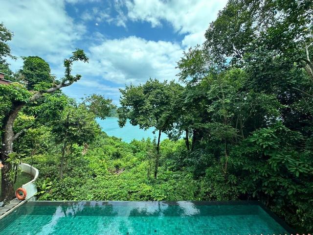 أمبونغ بول فيلا