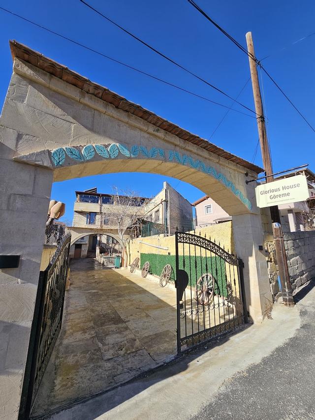 جلوريوس هاوس جوريم