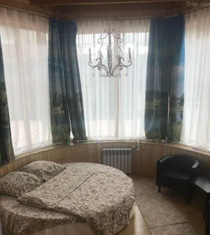 Dom S Kaminom Mini Hotel