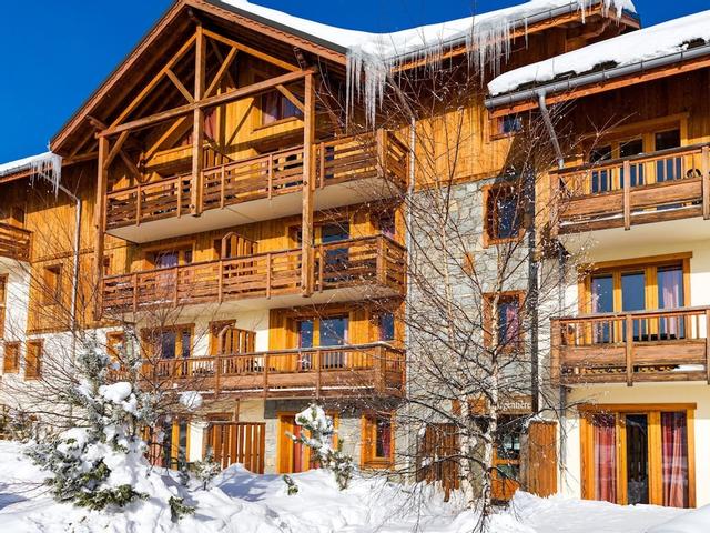 Spacious Apartment 500 m. From the Slopes of Les Sybelles