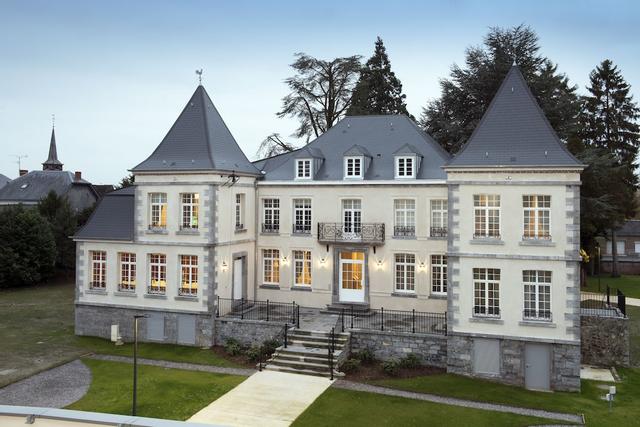 مانوار لو كاريلون دور