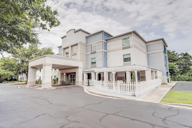 كانتري إن آند سويتس باي راديسون، سافانا ساوث سايد