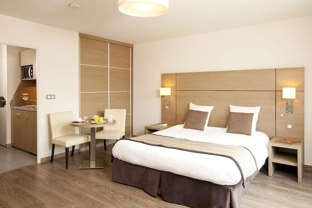 ريسيد هوم دو ثياتر