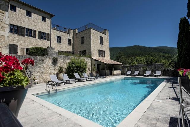 هوتل ليه أوسبيتاليه