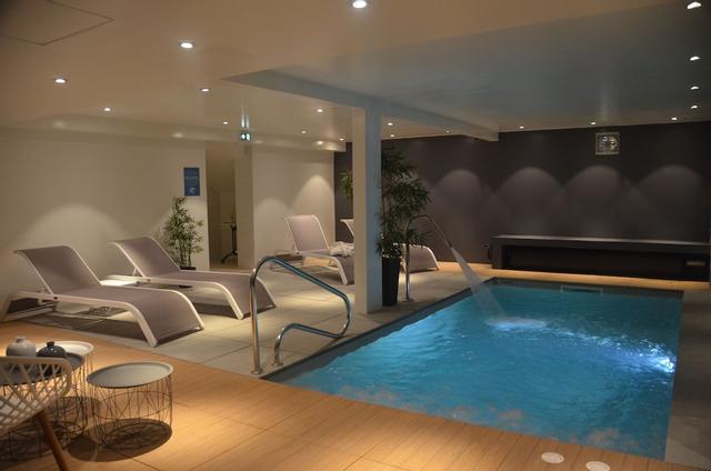 هوتل إى لى كلونز أوليرون