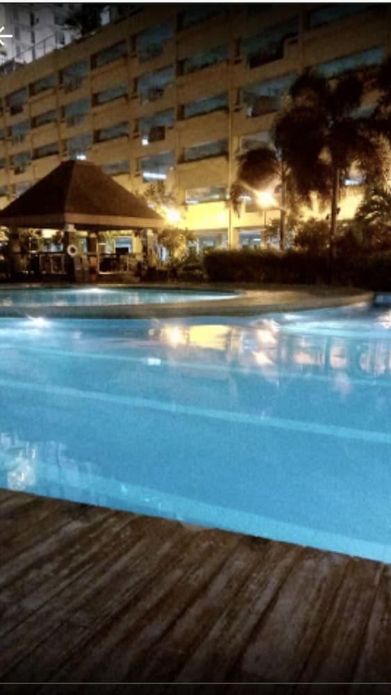 Makati CBD Resort 2 bedroom