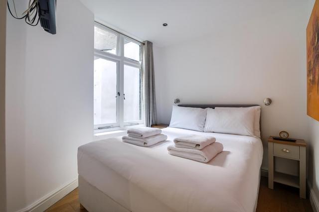 Lovely Charing Cross Apartment